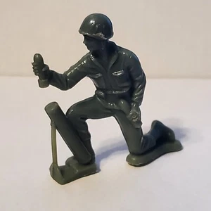 Vintage Tim-Mee Green USA American Toy Soldier Army Man 60MM Figure Figurine - Picture 1 of 2