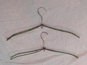 2# Raro Vintage Plegable Viaje Metal Perchas Envuelto en Tela - Imagen 1 de 15