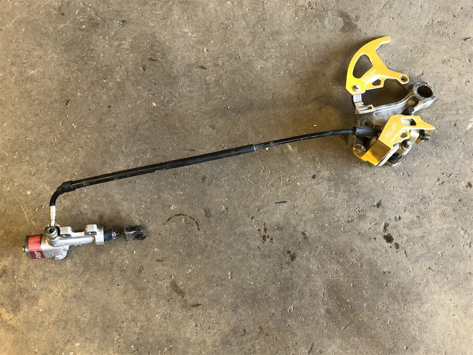 Suzuki RMX450Z RMZ RMX450 RMX 450 08-13 Rear Brake Master Cylinder Caliper Foto 1 de 4