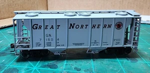 Atlas HO Scale Great Northern (GN) 2 Bay Covered Hopper with MWs - New in Box - Bild 1 von 7