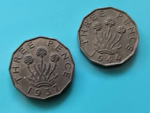 Monedas de tres peniques de latón Jorge VI 1937 y 1952 ambas con brillo (491 - Imagen 1 de 2