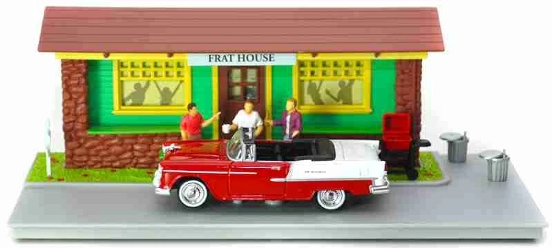 1/43 CHEVY BEL AIR 1955 FRAT HOUSE DIORAMA MOTORMAX 73880 - Immagine 1 di 1