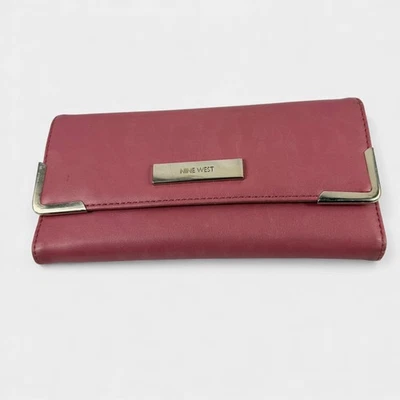 Cartera Nine West Rosa Imitación Cuero Esquinas Tono Dorado Foto 1 de 4
