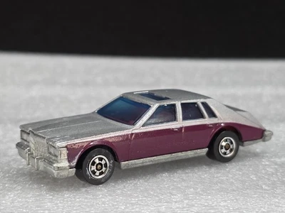 Cadillac Seville 1698 1982 Hot Wheels con paredes negras y base Hong Kong Foto 1 de 4