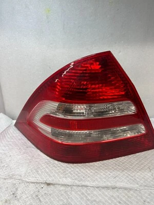 Luz trasera izquierda Mercedes-Benz C280 2006 lado del conductor LR FABRICANTE DE EQUIPOS ORIGINALES (38) Foto 1 de 4