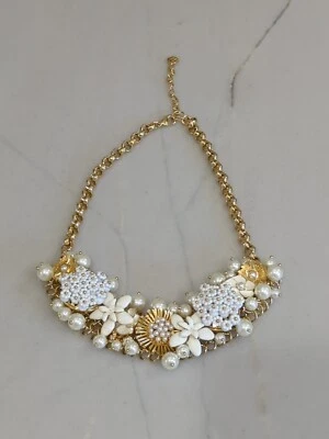 COLLAR TALBOTS Cuello Declaración Blanco Esmalte FLORES Imitación Perlas Playa  Foto 1 de 4