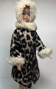 Abrigo y sombrero chaqueta hecha a mano vintage Barbie muñeca de moda hecha a mano - Imagen 1 de 3