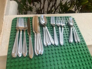 Oneida Stainless Set Of 20 Flatware Silverware 4 Setting Shown - Picture 1 of 16