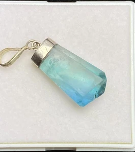 Colgante de fluorita natural de 28,45 quilates azul con joyas de piedras preciosas curativas - Imagen 1 de 6