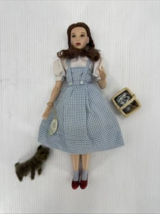 Bambola di porcellana Wizard of Oz Dorothy con Toto 12" Timeless Treasures Mattel {41} - Foto 1 di 24