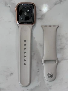 Apple Watch SE (1a generazione) 40mm A2351 - Vetro Rotto Faccio - Edizione GPS - Foto 1 di 8