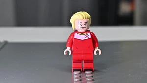 LEGO Ideas Soccer Player Female Minifigure - Picture 1 of 4