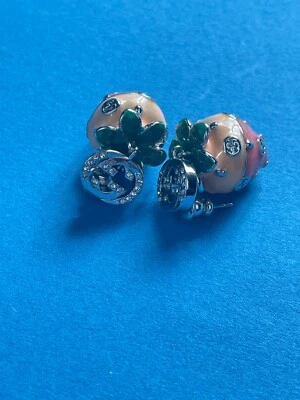 Pendientes colgantes Gucci plata logotipo GG esmalte rosa fresa dije Foto 1 de 4