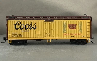 Athearn - Coors Beer - 40' Wood Reefer + Wgt # 5464 w/Kadees - Image 1 of 4