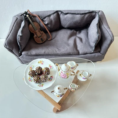 Juego de sofá y mesa de centro moderno miniatura para casa de muñecas escala 1:6 Foto 1 de 4