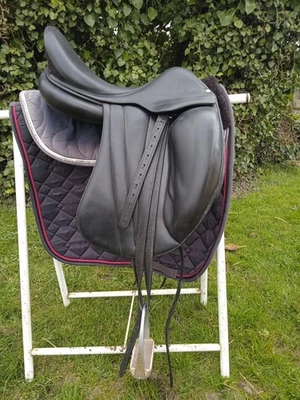 selle dressage Butet noire 17.5 - Photo 1/4