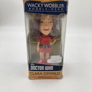 Figura Bobblehead Doctor Who Clara Oswald Funko Wacky Wobbler con Caja - Imagen 1 de 8