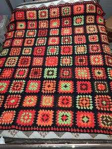 VINTAGE Hermoso HECHO A MANO NEGRO AFGANO / PATCHWORK 59 X 66 - Imagen 1 de 6