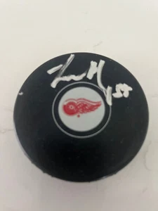 LARRY MURPHY AUTOGRAPH DETROIT RED WINGS HOCKEY PUCK - Picture 1 of 1