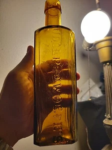 Beautiful Honey Amber UDOLPHO WOLFES AROMATIC SCHNAPPS - Picture 1 of 8