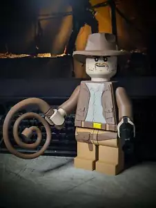 Minifigura impresa en 3D Indiana Jones a gran escala 8,5"- 9,5" - Imagen 1 de 9