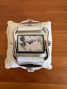Reloj Ed Hardy Vintage Victoria Rosa Acero Inoxidable Cuero Blanco Necesita Batería - Imagen 1 de 14