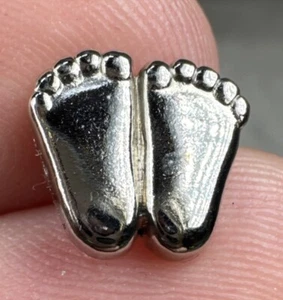 Precious Feet V Evers 1979 Pin Silver Toned Baby Feet Pro Life Gift Vintage - Picture 1 of 7