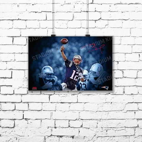 Facsimile Autograph New England Patriots Tom Brady 17 x 11 Spotlight Photo Cover