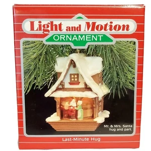 Hallmark Keepsake Ornamento ÚLTIMO MINUTO ABRAZO Luz y Movimiento De Colección 1988 QLX7181 - Imagen 1 de 11