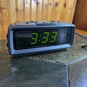 Lenoxx AM/FM Alarm Clock Radio Large LED Display Vintage - Picture 1 of 5
