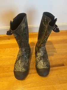 CABELAS Womas's Rubber Boots, Size 7 M, 800 grams of Thinsulate - Picture 1 of 5