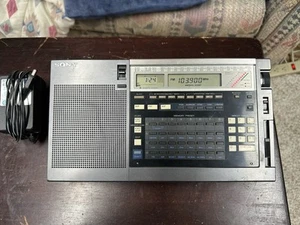 Récepteur synthétisé SONY ICF-2010 AIR/FM/LW/MW/SW/PLL ondes courtes testé et fonctionne - Photo 1/10