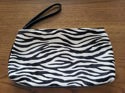 Cartera de muñeca de cuero con estampado de cebra del mercado negro de la Casa Blanca nueva sin etiquetas Foto 1 de 4