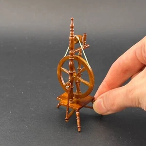 Rueda giratoria miniatura fina calidad para casa de muñecas miniatura 1:12 sala de costura - Imagen 1 de 5