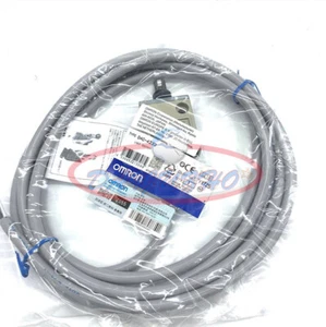 ONE NEW Omron D4C-4233 limit switch - Picture 1 of 1