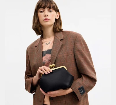 Bolso sin asas bandolera Coach CCY28 con marco Kisslock 16 negro de cuero curtido nuevo con etiquetas Foto 1 de 4