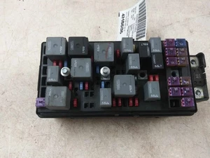 2009-2012 Chevrolet Malibu Fuse Box Engine 2.4 - Picture 1 of 2