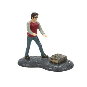 Dept 56 HARRY AND HIS MONSTER BOOK Harry Potter Village 6010456 NEW 2023 Blotts - Picture 1 of 3
