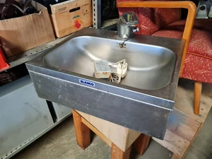 Edelstahlwaschbecken - Bild 1 von 8