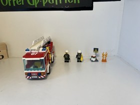LEGO CITY: Fire Ladder Truck (60107)