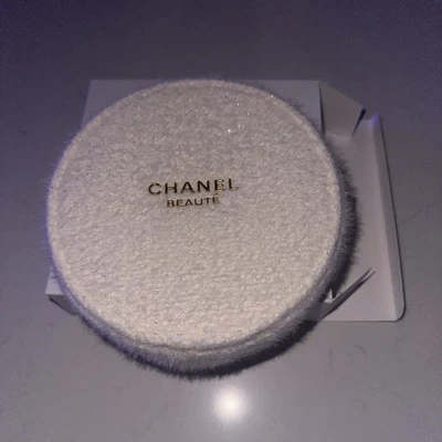 BOLSA REDONDA Chanel beaute off white nueva en caja. REGALO VIP Foto 1 de 4