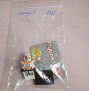 Lego Mini Figuren Serie 9 # 13 Space Warrior - Bild 1 von 1