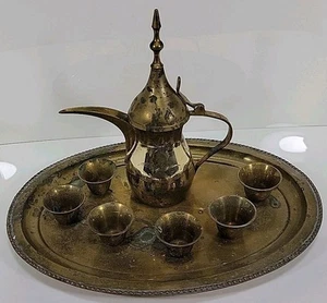 Vintage Messing Saudi Arabischer Dallah, Serviertablett und Tassen. Handarbeit - Bild 1 von 13