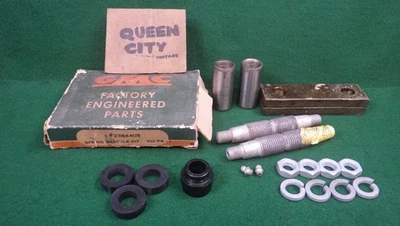 Juego de grilletes de resorte de hoja GMC 2384405 1955-1959 450.500 series camiones NOS Foto 1 de 4