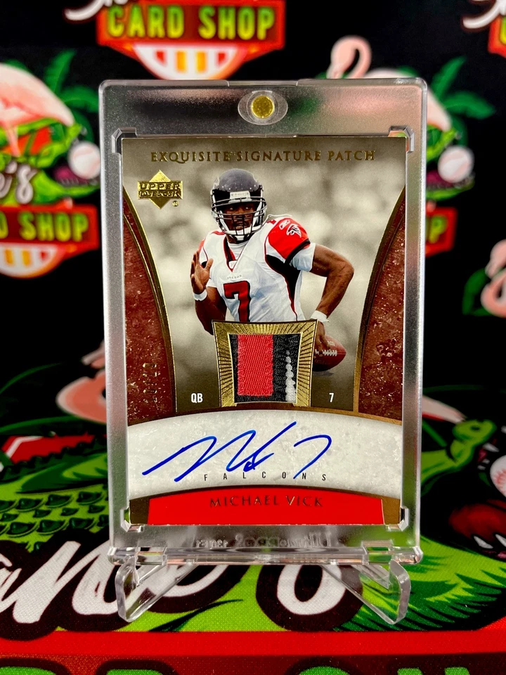 2006 Upper Deck Michael Vick Gold Patch Auto /10  - Image 1 of 2