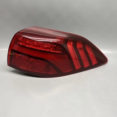 HYUNDAI TUCSON TAIL LIGHT RIGHT PASSENGER 2019 2020 2021 OEM 92402-D3650 - Image 1 of 4