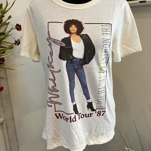 Camiseta Mujer Whitney Houston Pequeña 1987 Gira Mundial Concierto Hecha en 2022 - Imagen 1 de 10