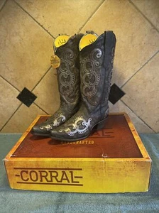 NUEVAS EN CAJA Botas Occidentales Corral Cuero Marrón Bordadora Cuero Tachonado Cuero Talla 7.5 - Imagen 1 de 8