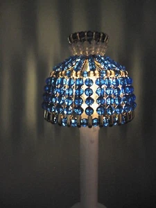 PANTALLA CON CUENTAS PARA VENTANA MESA LUZ DE NOCHE VELA ELÉCTRICA ZAFIRO CUENTAS AZULES - Imagen 1 de 8