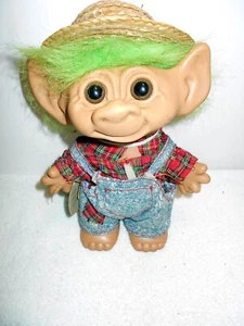 De Colección Uneeda Wishnik Muñeca Troll Pelo Verde Sombrero de Paja Babero Mono Camisa de Franela 8" - Imagen 1 de 6